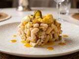 Ensalada de alubias de bote, daikon y huevo cocido