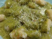 Una foto de papa al pesto