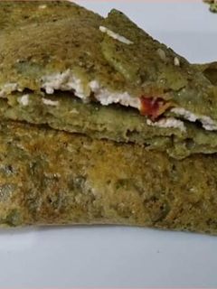 मूंग दाल का पनीर का भरवां चीला (moong dal ka paneer ka bharwa cheela recipe in Hindi) रेसिपी मुख्य फोटो