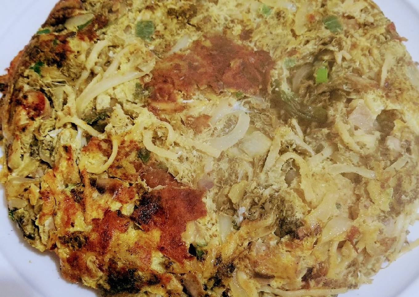 Tortilla de fideos con acelga y champiñones