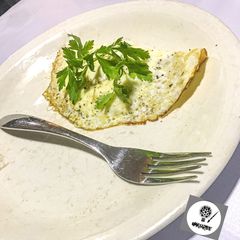 A picture of White man egg.