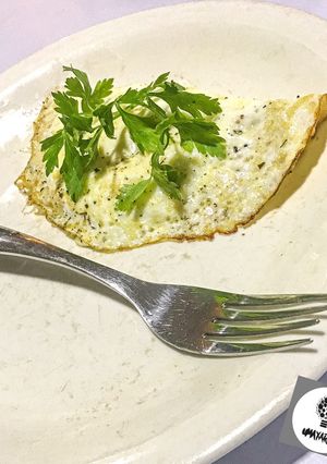 A picture of White man egg.