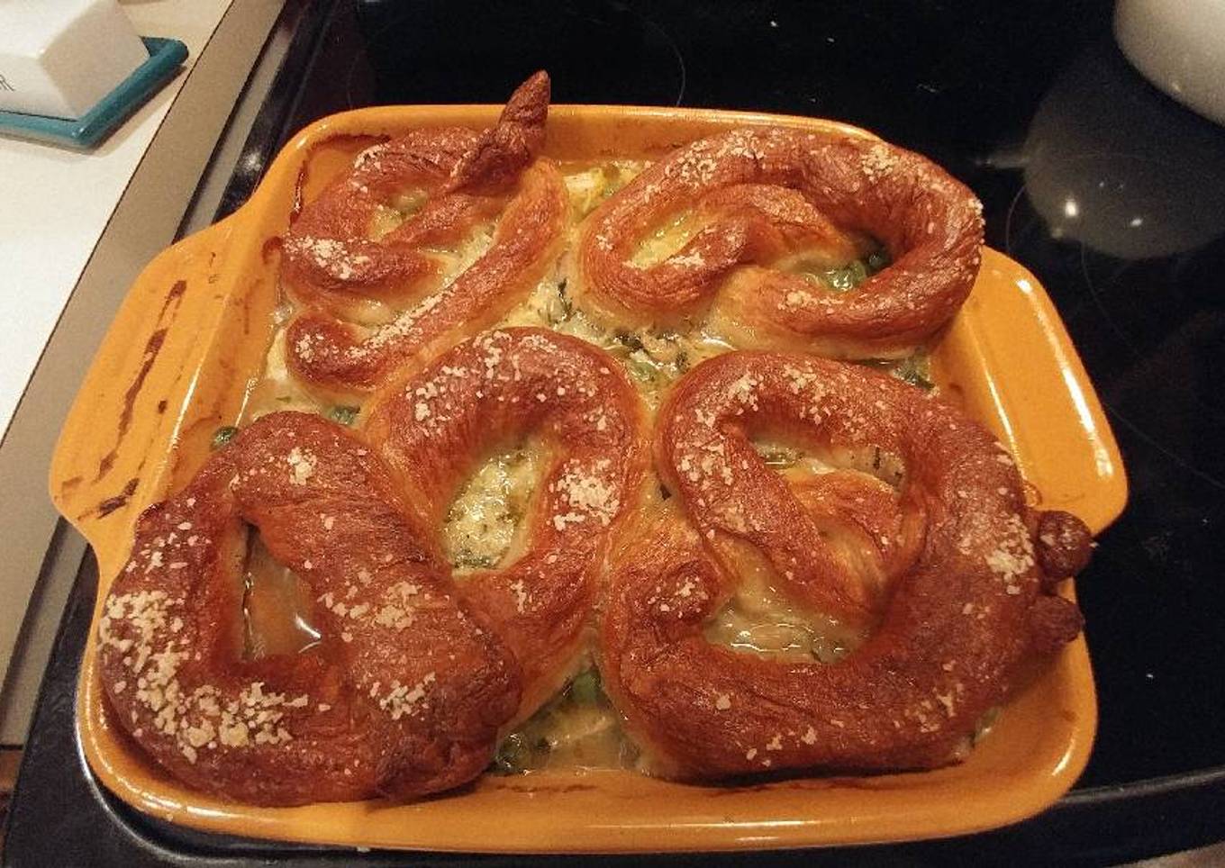 Pretzel pot pie