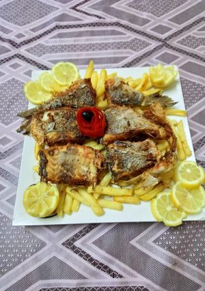 صورة لوصفة سمك مقلي مع البطاطا المقلية