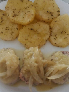 Una foto de Solomillo de cerdo al horno con salsa de cebolla