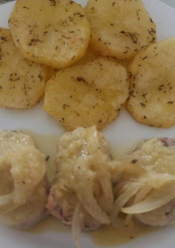 Una foto de Solomillo de cerdo al horno con salsa de cebolla