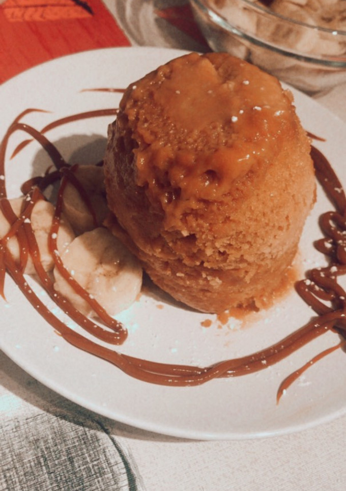 Una foto de Mug cake de dulce de leche