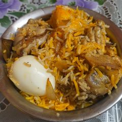 A picture of Chicken Dum Biryani.