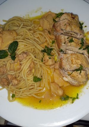 صورة لوصفة رولي الدجاج محشي مع المعكرونة سباقتي🍜🍖