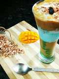 Mango museli ki blue smoothie