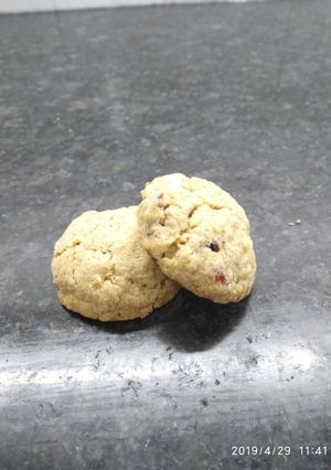 A picture of Cranberry white chocolate cookies.