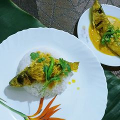 A picture of Bhapa Parshe/ steamed parshe fish in mustard gravy.