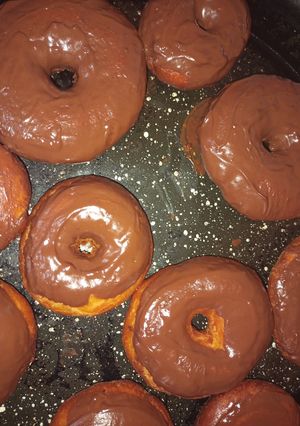 Una foto de Rosquitas esponjosas bañadas en chocolate ❤️