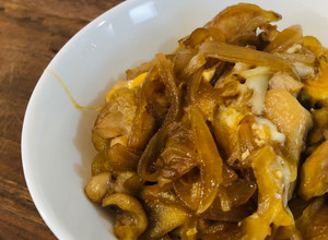 雞肉親子丼-一鍋到底版 的食譜成品照片