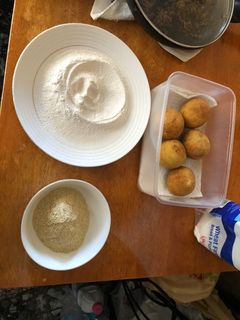 Una foto de Croquetas de pana Rellenas de manchémosle y jamón