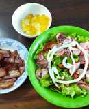 Salad rau củ kèm thịt xông khói