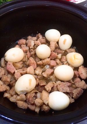 Hình của món Thịt kho trứng cút.