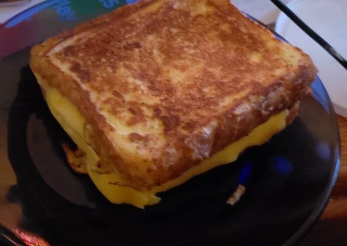 Cheese burger French toast