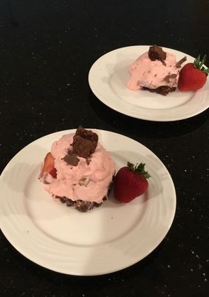 A picture of Strawberry Cream Brownie Sqares.