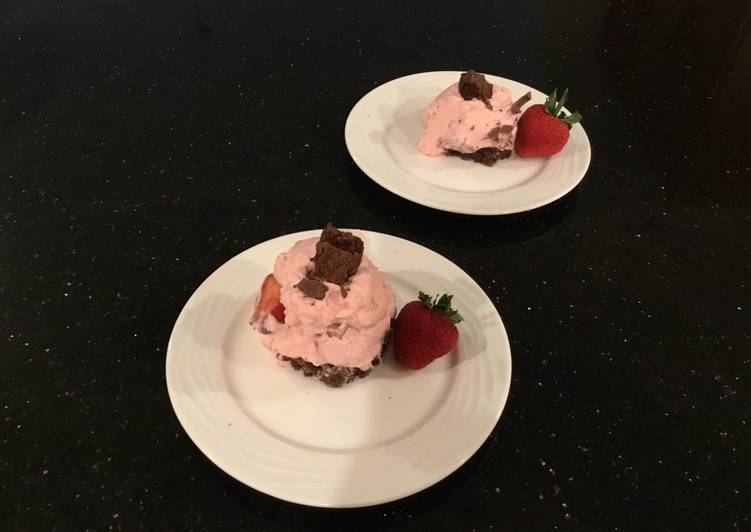 Recipe of Ultimate Strawberry Cream Brownie Sqares