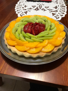 Una foto de Tarta de frutas con crema pastelera SIN GLUTEN