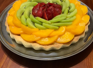 Una foto de Tarta de frutas con crema pastelera SIN GLUTEN