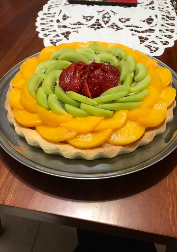 Una foto de Tarta de frutas con crema pastelera SIN GLUTEN
