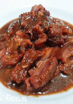 Hình của món Ba rọi xào mắm ruốc.