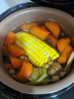 霸王花白扁豆玉米紅蘿蔔素湯 的食譜成品照片
