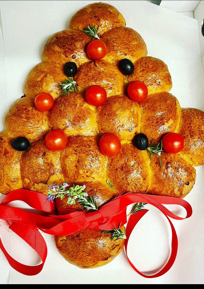 Una foto de Árbol de Navidad relleno de bacon y queso sin lactosa 🎄🎄