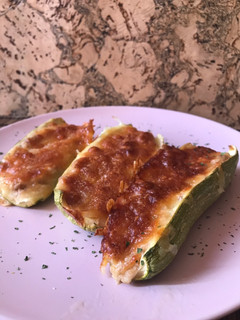 Una foto de Calabacines rellenos de atún