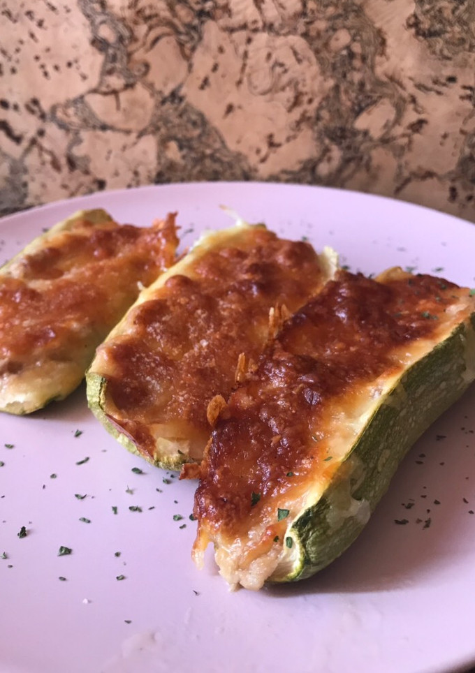 Una foto de Calabacines rellenos de atún