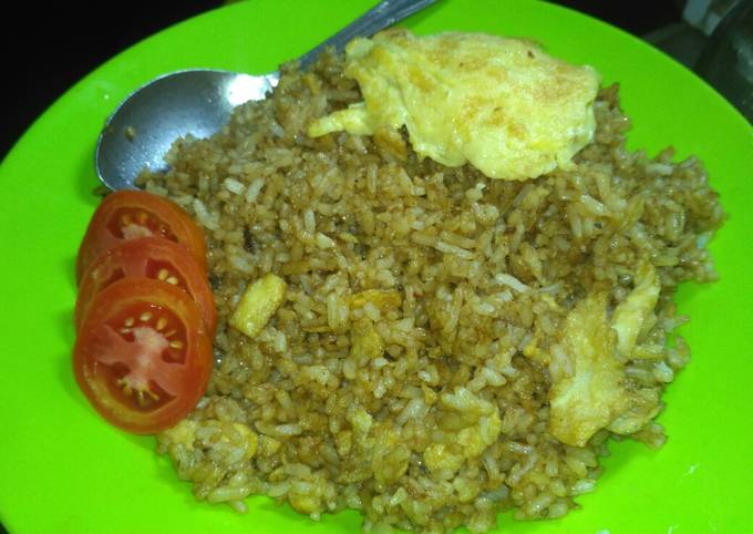 Bagaimana mengolah Nasi goreng ala abang2 kaki5 yang Lezat Sekali