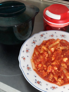 Una foto de Macarrones en microondas con jara microcook y turbo chef.