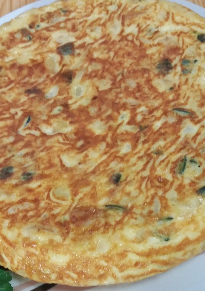 Una foto de Tortilla de patatas y calabacín