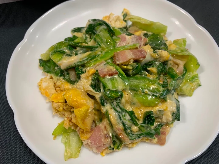 Easy Ways Make Recipes Outer leaf of Lettuce &amp;amp; Bacon  with Beaten Egg the  Makes Drooling Perfect.