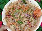 A picture of nộm sứa đỏ