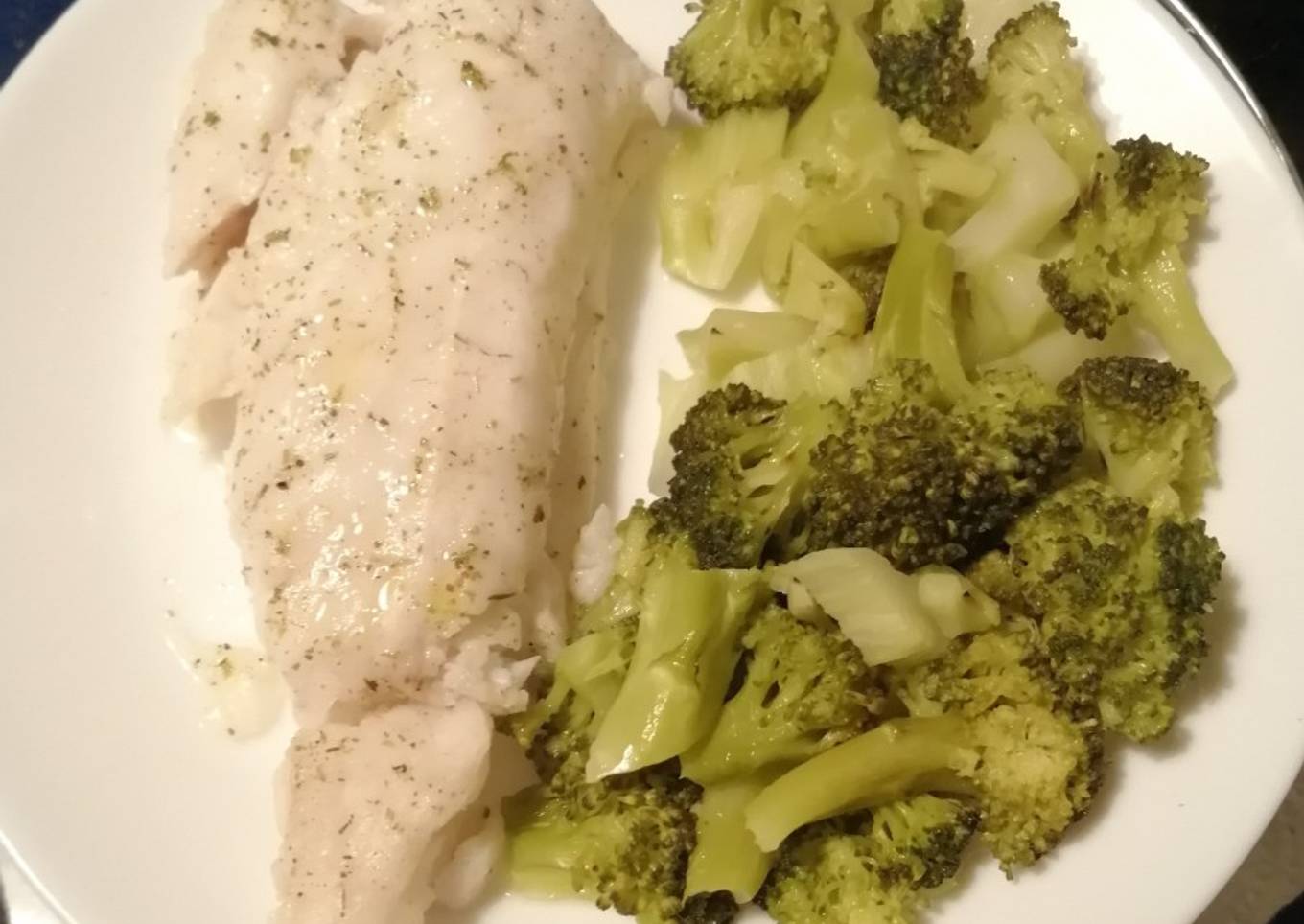 Lomo de Merluza al Vapor con Hierbas (Lékué)