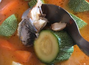 Una foto de Caldo de pescado