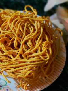 बेसन के नमकीन सेव भुजिया (besan ke namkeen sev bhujiya recipe in Hindi) रेसिपी मुख्य फोटो