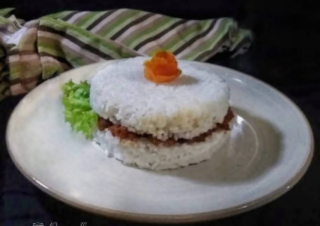 Burger nasi isi tuna asap pedas