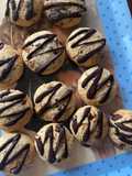 Biscotti con frutta secca e cioccolato