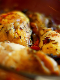 Una foto de Pollo al horno con champiñones, miel y limón