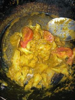 आलू गोभी सब्जी (aloo gobi sabzi recipe in Hindi) रेसिपी मुख्य फोटो