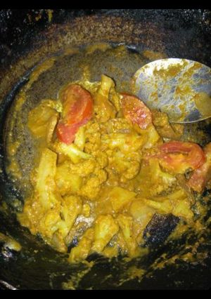 आलू गोभी सब्जी (aloo gobi sabzi recipe in Hindi) रेसिपी मुख्य फोटो