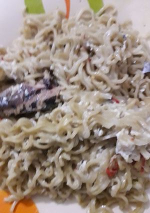 A picture of Smashed egg with indomine.