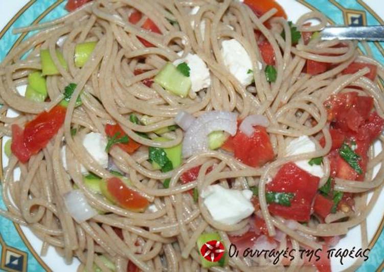 Spaghetti with tomato salad