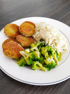 Una foto de Koftas de lentejas rojas, pardinas, soja texturizada y quinoa