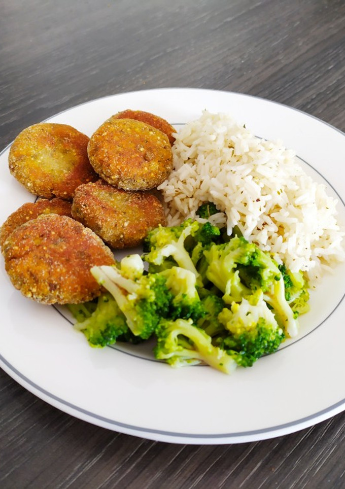 Una foto de Koftas de lentejas rojas, pardinas, soja texturizada y quinoa