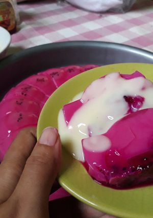 Foto resep Puding strawberry and dragon fruit with vla